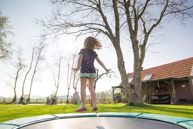 børn trampolin